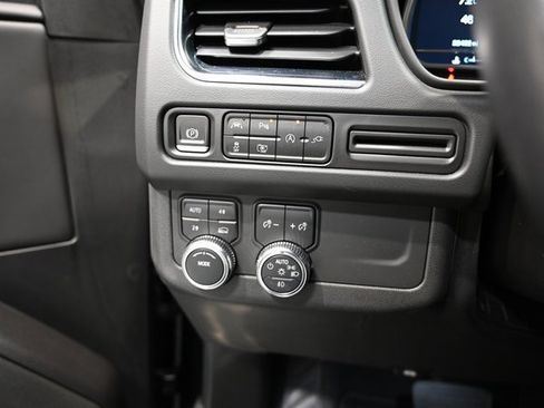 Used 2022 GMC Yukon SLT w/ SLT Premium Package image 24