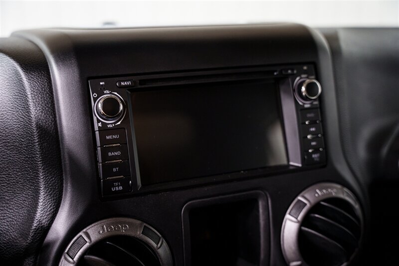 Used 2015 Jeep Wrangler Unlimited Sport w/ Connectivity Group AWD/4WD image 14