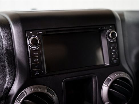 Used 2015 Jeep Wrangler Unlimited Sport w/ Connectivity Group AWD/4WD image 14