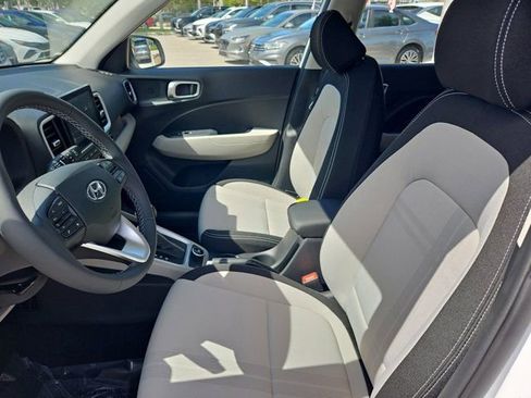 New 2025 Hyundai Venue SEL image 14