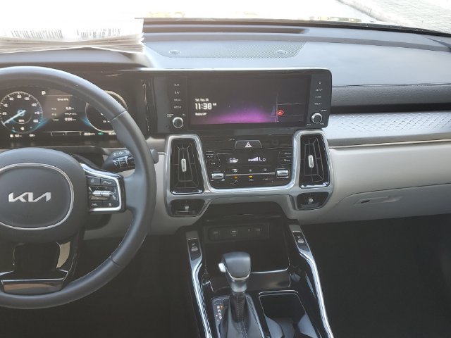 Used 2023 Kia Sorento SX AWD/4WD image 13