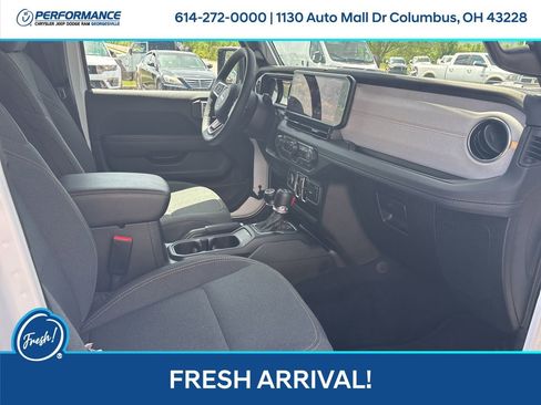 Used 2025 Jeep Wrangler Unlimited Sahara image 17