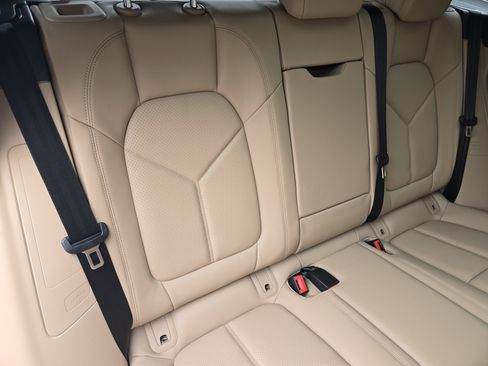 Used 2026 Porsche Macan image 28