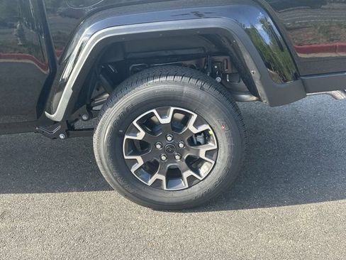 New 2025 Jeep Gladiator Sport w/ Premium Package image 17