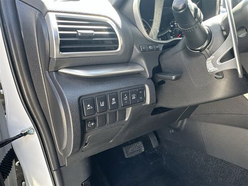 Used 2019 Mitsubishi Eclipse Cross AWD image 48