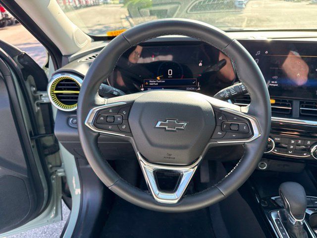 Used 2025 Chevrolet Trax ACTIV w/ Sunroof Package FWD image 11