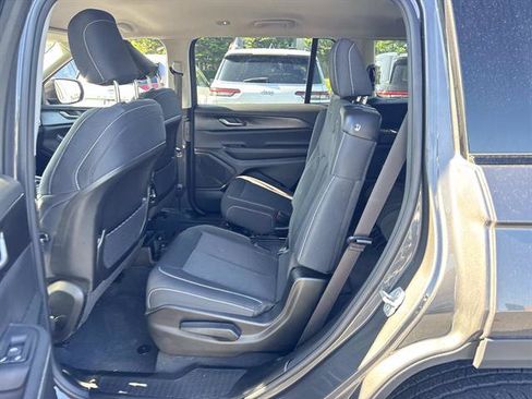 Used 2023 Jeep Grand Cherokee L Laredo AWD/4WD image 8