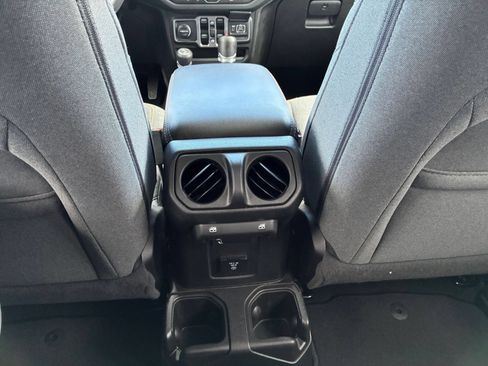 Used 2025 Jeep Wrangler Unlimited Sahara AWD/4WD image 18