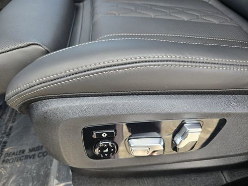 New 2026 BMW X5 M60i w/ Executive Package image 25