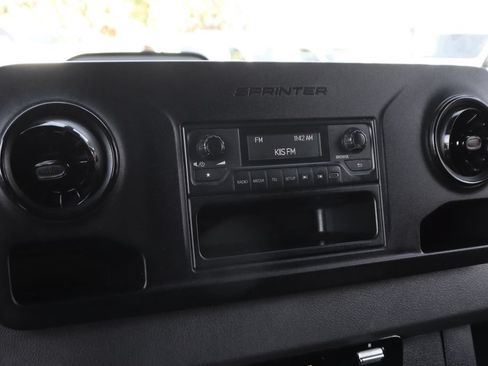 Used 2025 Mercedes-Benz Sprinter 2500 image 32