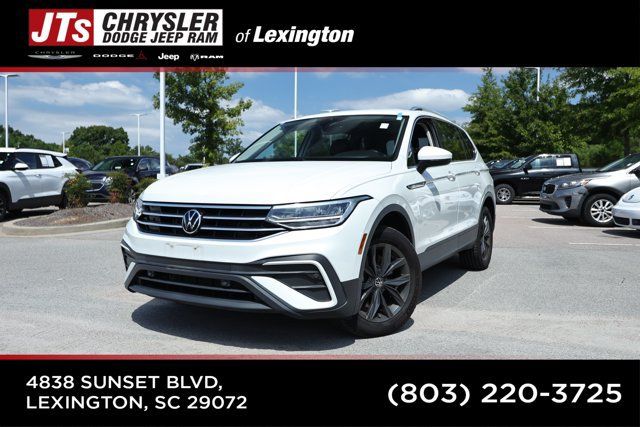Used 2023 Volkswagen Tiguan SE AWD/4WD image 1