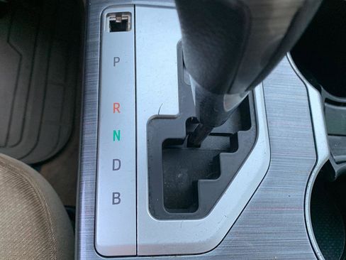 Used 2013 Toyota Camry XLE w/ Convenience Pkg image 12