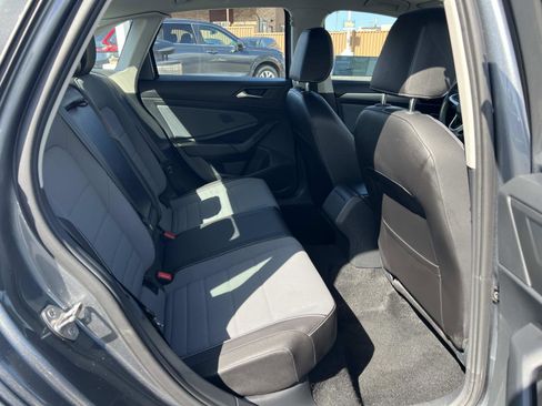 Used 2025 Volkswagen Jetta SE FWD image 30