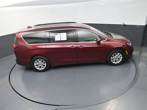 Used 2021 Chrysler Pacifica Touring-L image 18