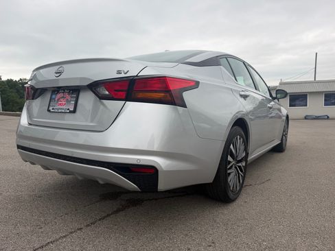 Used 2024 Nissan Altima 2.5 SV FWD image 17