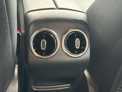 Used 2021 Mercedes-Benz GLB 250 4MATIC image 16