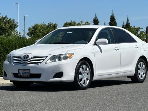 Used 2010 Toyota Camry image 8