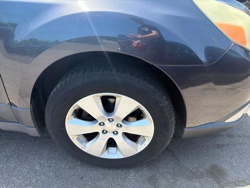 Used 2010 Subaru Outback 2.5i Limited AWD/4WD image 4