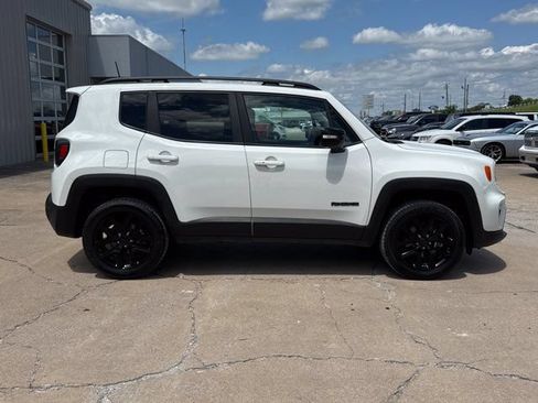 Used 2023 Jeep Renegade Altitude AWD/4WD image 2