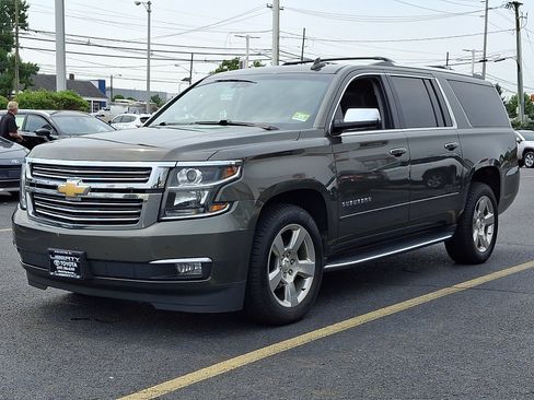 Used 2019 Chevrolet Suburban Premier AWD/4WD image 3