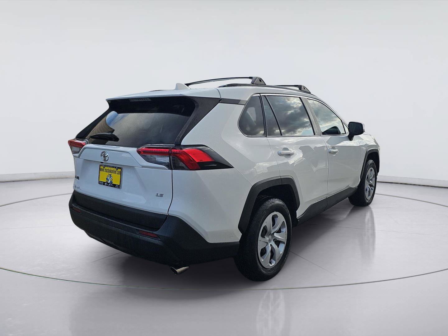 Used 2019 Toyota RAV4 LE FWD image 5
