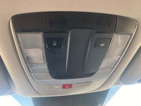 Used 2024 Kia Sorento S image 25