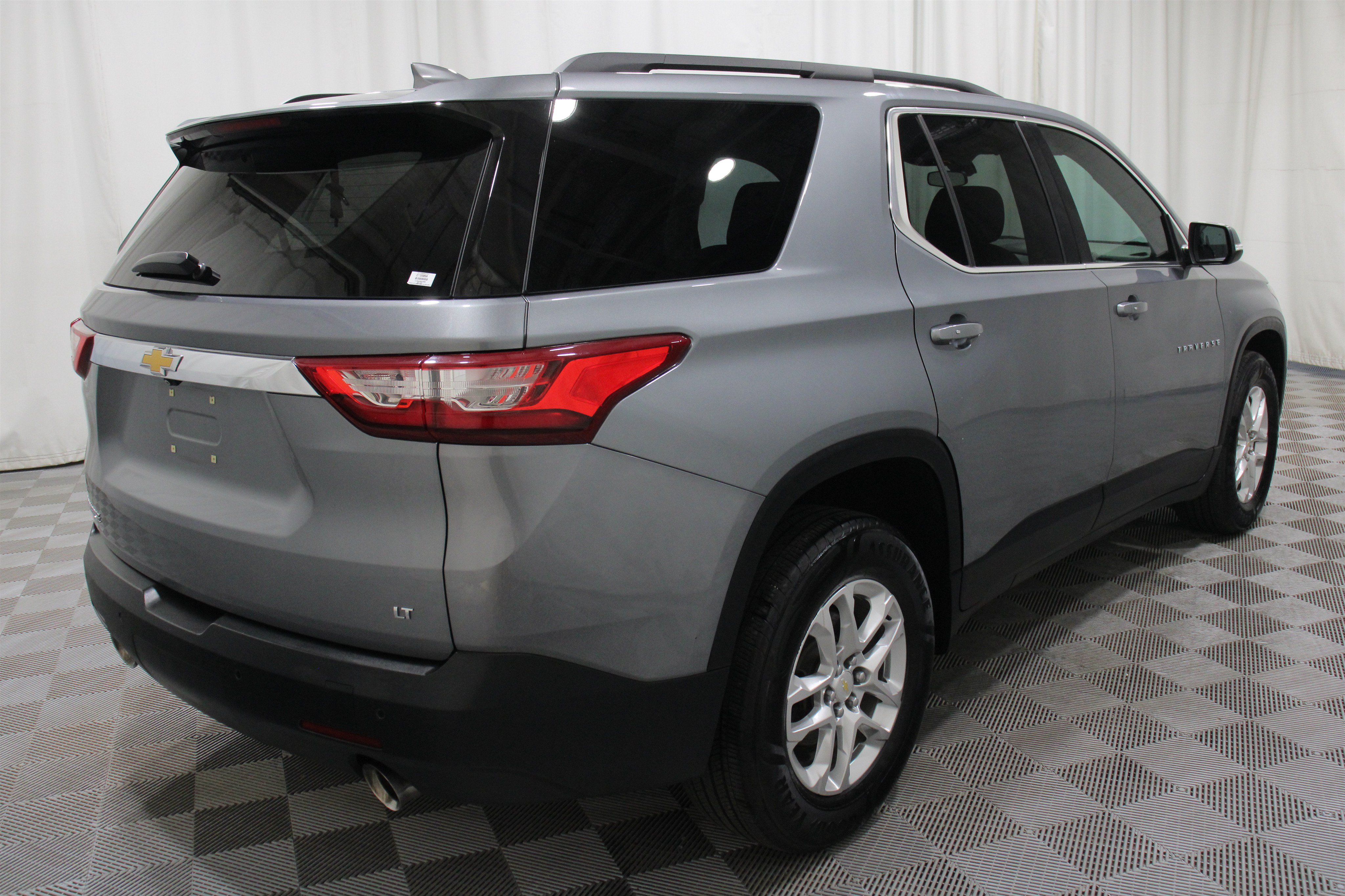 Used 2021 Chevrolet Traverse LT FWD image 35