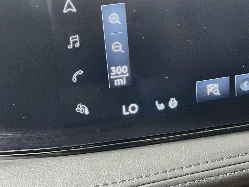 Used 2024 Nissan Ariya AWD image 19