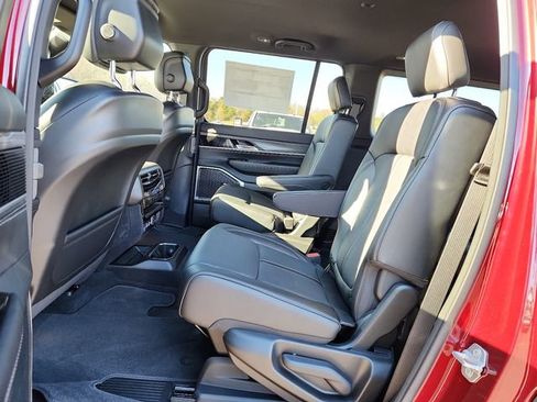 New 2023 Jeep Wagoneer Series III w/ Preferred Equipment Group image 5