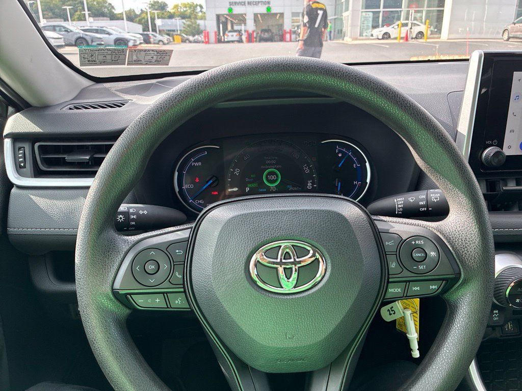Used 2025 Toyota RAV4 LE AWD/4WD image 29