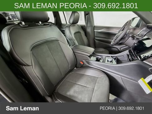 New 2026 Jeep Grand Cherokee Altitude image 28