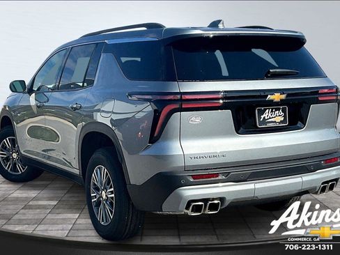 New 2026 Chevrolet Traverse LT image 3