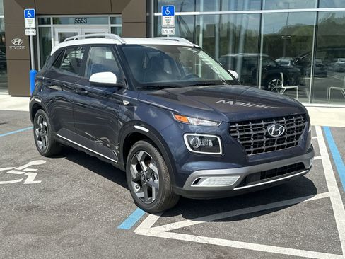 New 2025 Hyundai Venue Limited image 4