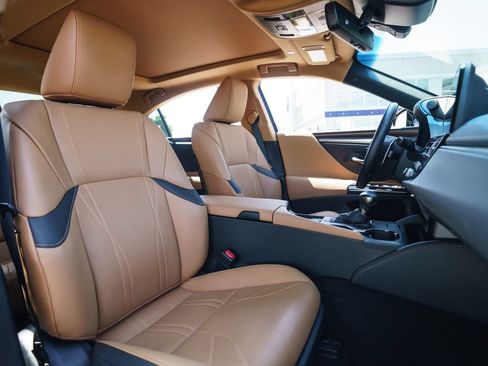 Used 2024 Lexus ES 350 w/ Luxury Package FWD image 18