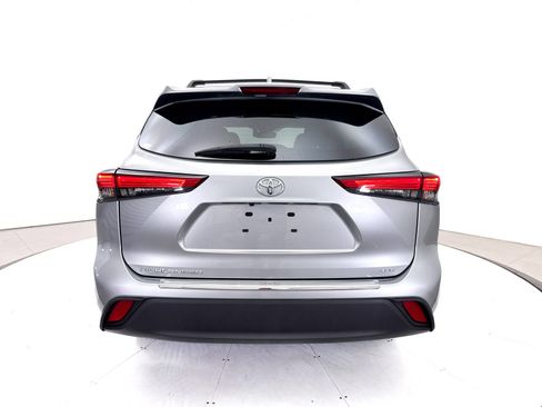 Used 2023 Toyota Highlander XLE FWD image 17