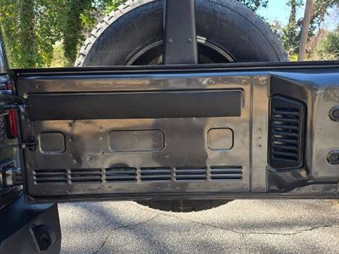 Used 2018 Jeep Wrangler Unlimited Sahara w/ Connectivity Group image 11