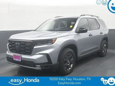 Used 2024 Honda Pilot TrailSport image 1