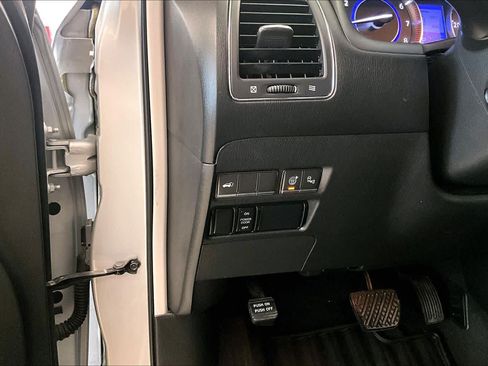 Used 2017 INFINITI QX80 2WD w/ Deluxe Technology Package image 30