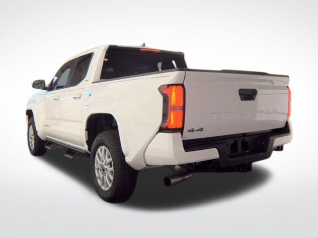 Used 2025 Toyota Tacoma SR5 AWD/4WD image 5