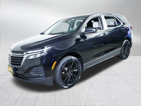 Used 2024 Chevrolet Equinox LS w/ LS Convenience Package image 3
