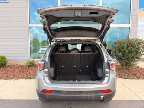 Used 2023 Jeep Compass Latitude AWD/4WD image 39