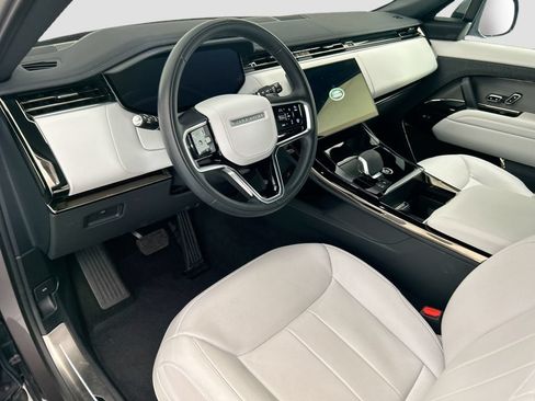 Used 2025 Land Rover Range Rover Sport SE AWD/4WD image 9