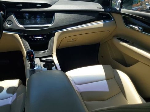 Used 2019 Cadillac XT5 FWD image 16