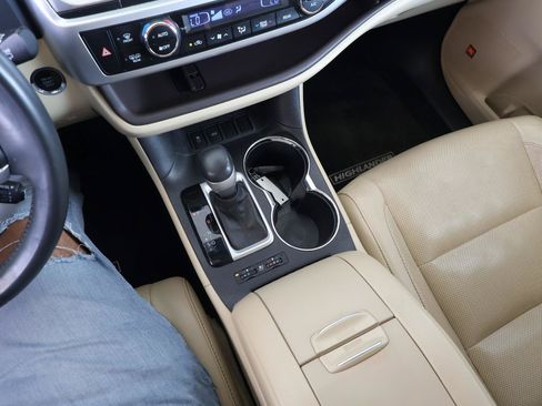 Used 2016 Toyota Highlander Limited FWD image 53