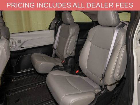 Certified 2025 Toyota Sienna XLE FWD image 9