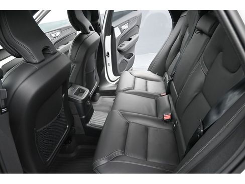 New 2026 Volvo XC60 T8 Ultra w/ Climate Package AWD/4WD image 13