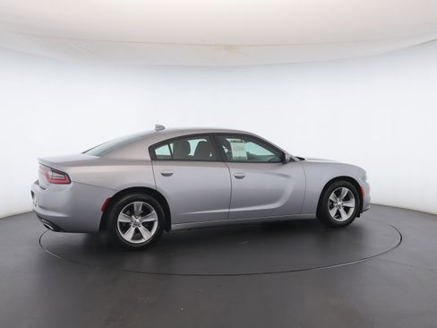 Used 2016 Dodge Charger SXT image 28