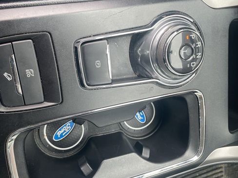 Used 2017 Ford Fusion SE w/ Equipment Group 601A image 25