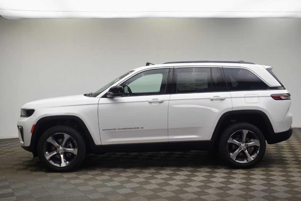 New 2026 Jeep Grand Cherokee Limited AWD/4WD image 15