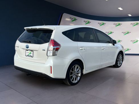 Used 2017 Toyota Prius V Five FWD image 9